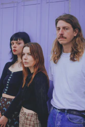 photos/03_We Hate You Please Die_2025_by_Charlotte Romer.jpg